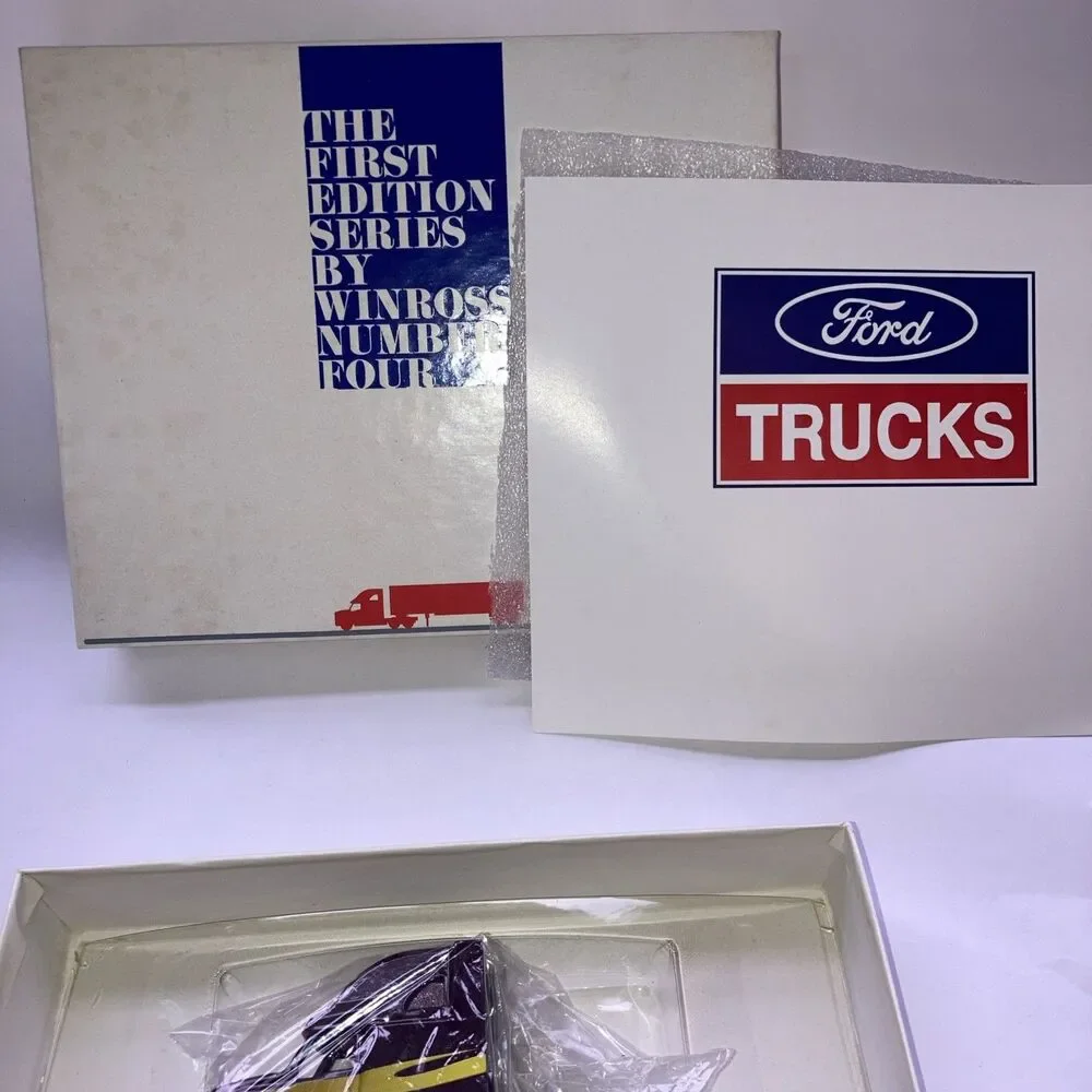 Winross 1/64 First Edition Series 1995 Ford Aeromax #4 Diecast Purple NIB